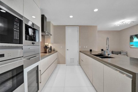 Copropriété à louer à Sunny Isles Beach, Floride: 2 chambres, 148.55 m2 № 1980465 - photo 11