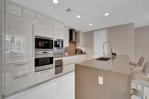 Copropriété à louer à Sunny Isles Beach, Floride: 2 chambres, 148.55 m2 № 1980465 - photo 9