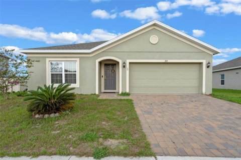 Villa ou maison à vendre à Groveland, Floride: 4 chambres, 194.35 m2 № 1767473 - photo 1
