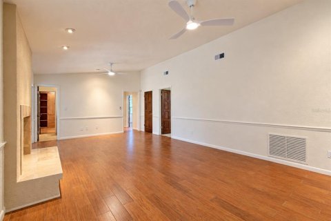 House in Longwood, Florida 4 bedrooms, 250 sq.m. № 2431183 - photo 11