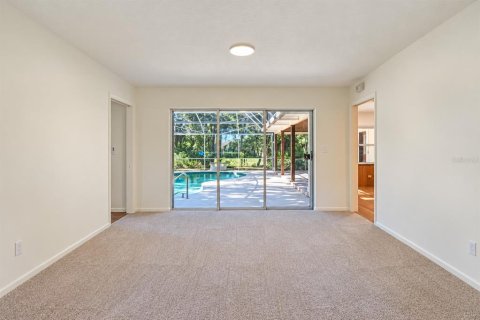 House in Longwood, Florida 4 bedrooms, 250 sq.m. № 2431183 - photo 8