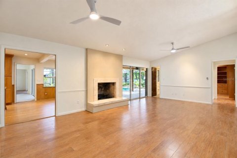 House in Longwood, Florida 4 bedrooms, 250 sq.m. № 2431183 - photo 13