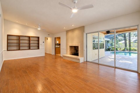House in Longwood, Florida 4 bedrooms, 250 sq.m. № 2431183 - photo 12