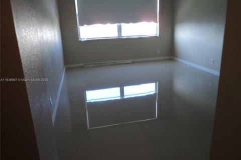 Condo in Bay Harbor Islands, Florida, 2 bedrooms № 1961974 - photo 9