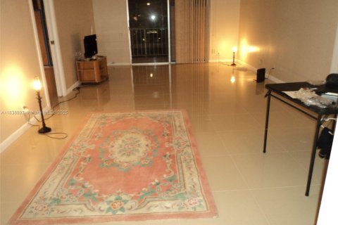 Condo in Bay Harbor Islands, Florida, 2 bedrooms № 1961974 - photo 3