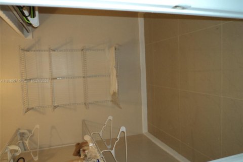 Condo in Bay Harbor Islands, Florida, 2 bedrooms № 1961974 - photo 12