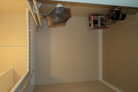 Condo in Bay Harbor Islands, Florida, 2 bedrooms № 1961974 - photo 16