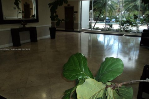 Condo in Bay Harbor Islands, Florida, 2 bedrooms № 1961974 - photo 26