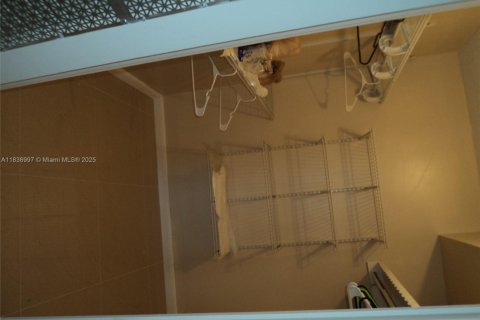 Condo in Bay Harbor Islands, Florida, 2 bedrooms № 1961974 - photo 11