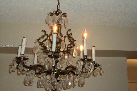 Condo in Bay Harbor Islands, Florida, 2 bedrooms № 1961974 - photo 5