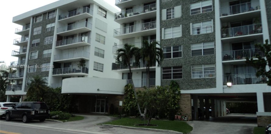 Condo in Bay Harbor Islands, Florida, 2 bedrooms № 1961974