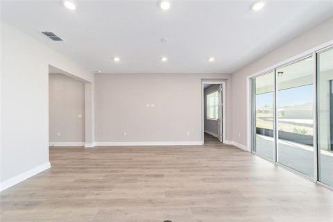 House in Ocala, Florida 2 bedrooms, 159.61 sq.m. № 2143157 - photo 13