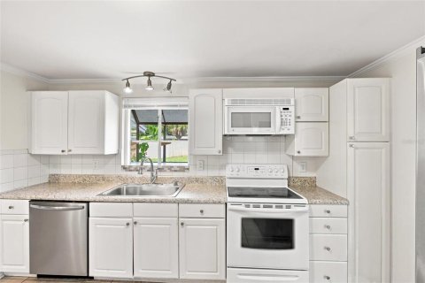 House in Venice, Florida 2 bedrooms, 132.01 sq.m. № 2322875 - photo 16