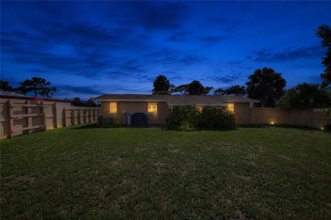 House in Venice, Florida 2 bedrooms, 132.01 sq.m. № 2322875 - photo 3