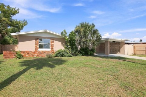 House in Venice, Florida 2 bedrooms, 132.01 sq.m. № 2322875