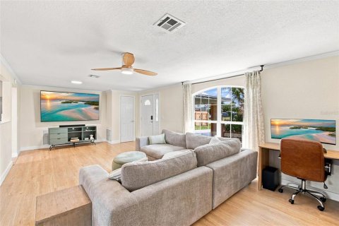 House in Venice, Florida 2 bedrooms, 132.01 sq.m. № 2322875 - photo 13
