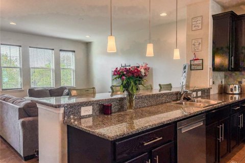 House in Orlando, Florida 4 bedrooms, 217.86 sq.m. № 2128907 - photo 12