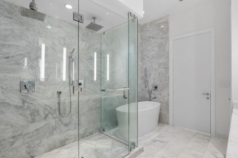Copropriété à vendre à Miami, Floride: 3 chambres, 196.67 m2 № 1738536 - photo 16