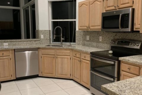 Купить виллу или дом в Уэстон, Флорида 5 спален, 237.27м2, № 2146053 - фото 12