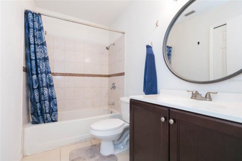 Condo in Tampa, Florida, 2 bedrooms № 2199083 - photo 10
