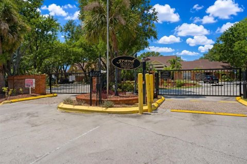 Condo in Tampa, Florida, 2 bedrooms № 2199083 - photo 29