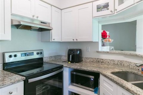 Condo in Tampa, Florida, 2 bedrooms № 2199083 - photo 19