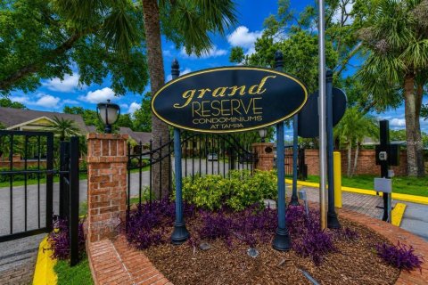 Condo in Tampa, Florida, 2 bedrooms № 2199083 - photo 28