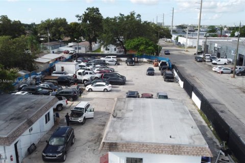 Commercial property in Miami, Florida № 1794197 - photo 4