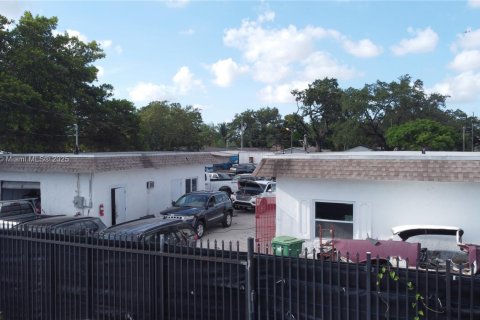 Commercial property in Miami, Florida № 1794197 - photo 5