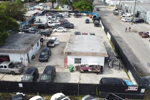 Commercial property in Miami, Florida № 1794197 - photo 1