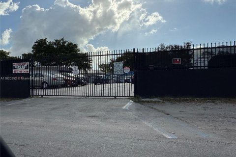 Commercial property in Miami, Florida № 1794197 - photo 7