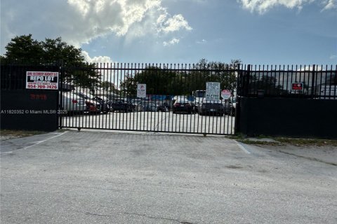 Commercial property in Miami, Florida № 1794197 - photo 8