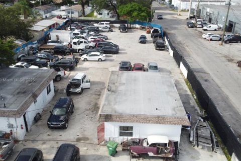 Commercial property in Miami, Florida № 1794197 - photo 2