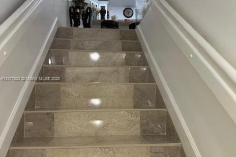 Touwnhouse à vendre à Hialeah, Floride: 2 chambres, 103.12 m2 № 2013648 - photo 7