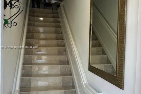 Touwnhouse à vendre à Hialeah, Floride: 2 chambres, 103.12 m2 № 2013648 - photo 6
