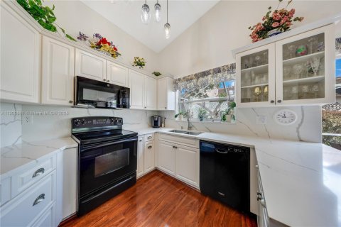 House in Pembroke Pines, Florida 4 bedrooms, 179.77 sq.m. № 1951653 - photo 11