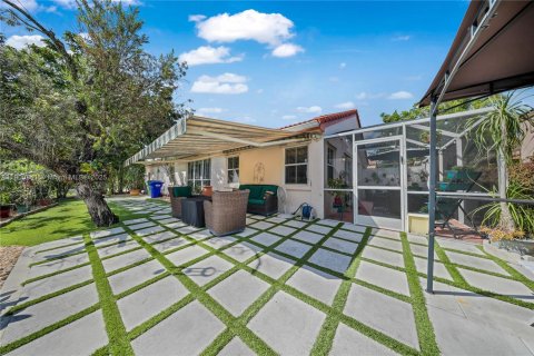House in Pembroke Pines, Florida 4 bedrooms, 179.77 sq.m. № 1951653 - photo 3