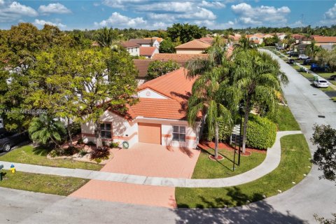 House in Pembroke Pines, Florida 4 bedrooms, 179.77 sq.m. № 1951653 - photo 24