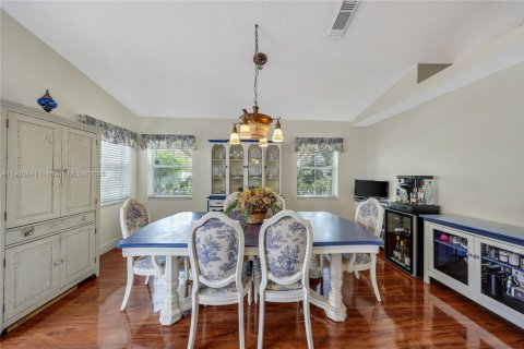 House in Pembroke Pines, Florida 4 bedrooms, 179.77 sq.m. № 1951653 - photo 8