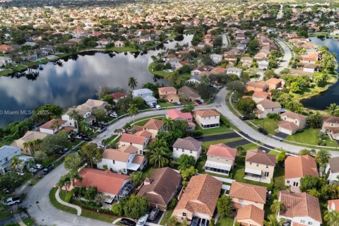 House in Pembroke Pines, Florida 4 bedrooms, 179.77 sq.m. № 1951653 - photo 26