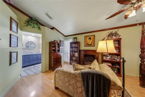 House in Pembroke Pines, Florida 4 bedrooms, 179.77 sq.m. № 1951653 - photo 14