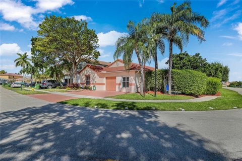 House in Pembroke Pines, Florida 4 bedrooms, 179.77 sq.m. № 1951653 - photo 25