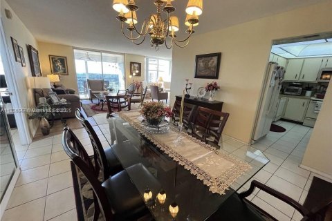 Condominio en venta en Pembroke Pines, Florida, 2 dormitorios, 102.19 m2 № 1806261 - foto 3