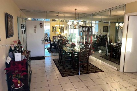 Condominio en venta en Pembroke Pines, Florida, 2 dormitorios, 102.19 m2 № 1806261 - foto 5
