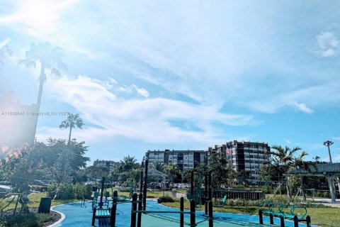 Condominio en venta en Pembroke Pines, Florida, 2 dormitorios, 102.19 m2 № 1806261 - foto 16