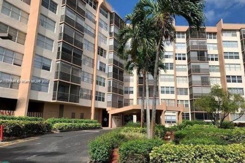 Condominio en venta en Pembroke Pines, Florida, 2 dormitorios, 102.19 m2 № 1806261 - foto 1
