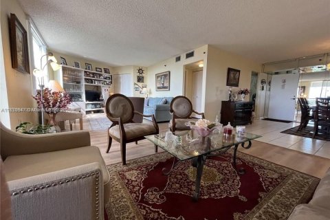 Condominio en venta en Pembroke Pines, Florida, 2 dormitorios, 102.19 m2 № 1806261 - foto 2