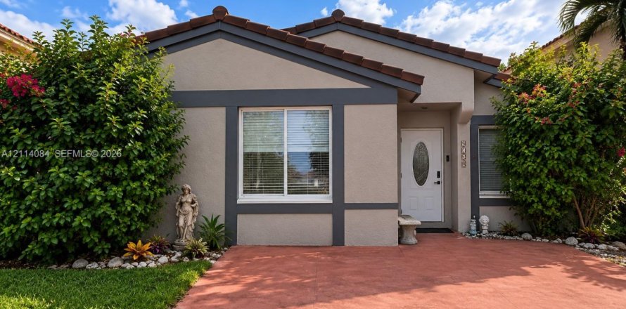 Villa ou maison à Miami, Floride 3 chambres, 138.33 m2 № 2439355