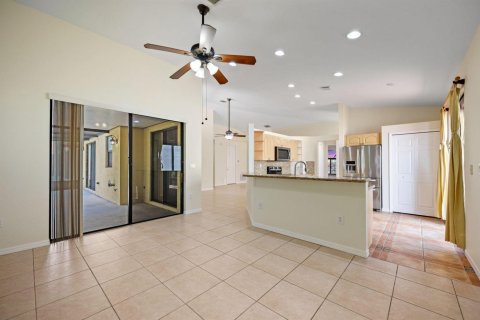 House in Tamarac, Florida 3 bedrooms, 188.78 sq.m. № 2180248 - photo 9