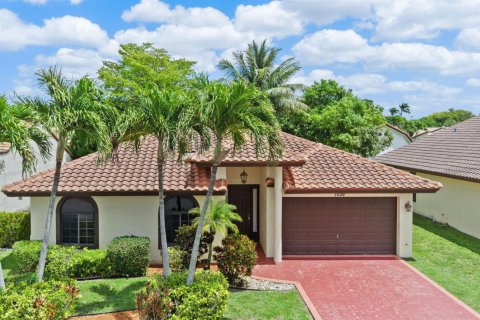 House in Tamarac, Florida 3 bedrooms, 188.78 sq.m. № 2180248